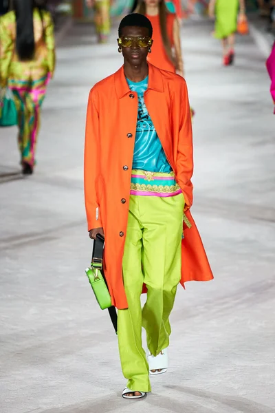 Look 50